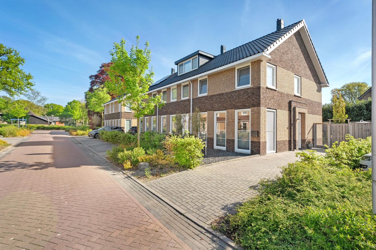 Te koop: Foto Woonhuis aan de De Waag 9 in Veeningen
