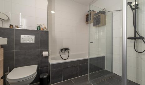 Te koop: Foto Woonhuis aan de MacBridestraat 20 in Veenendaal