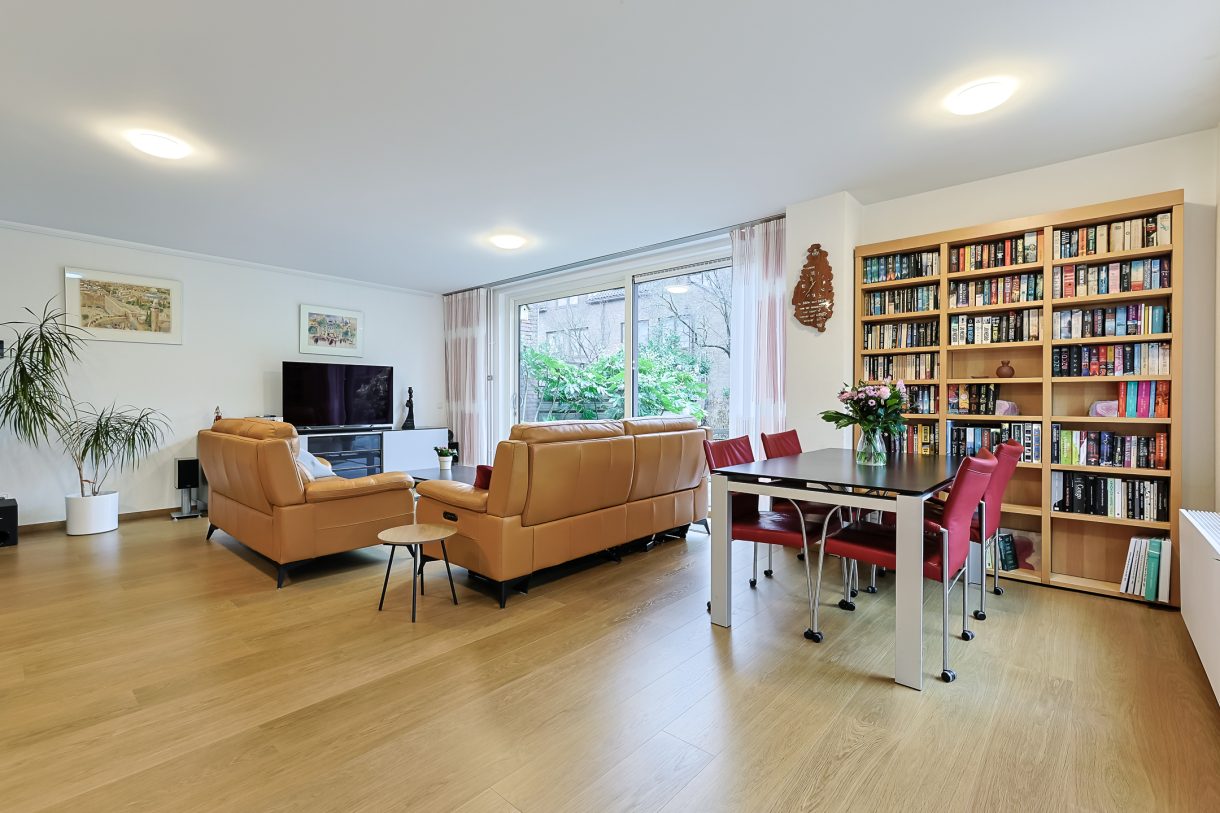 Te koop: Foto Woonhuis aan de Domela Nieuwenhuislaan 9 in Leiden