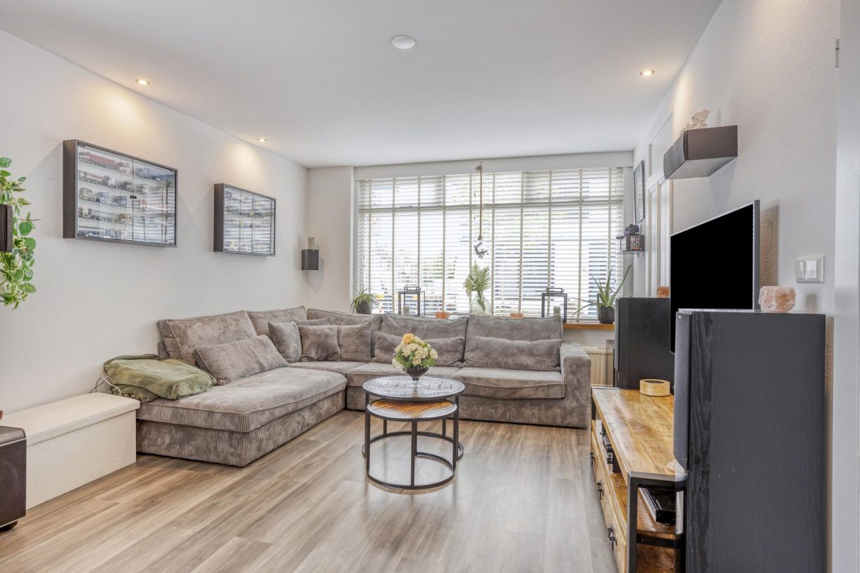 Te koop: Foto Woonhuis aan de Grijpensteinstraat 45 in Alphen aan den Rijn