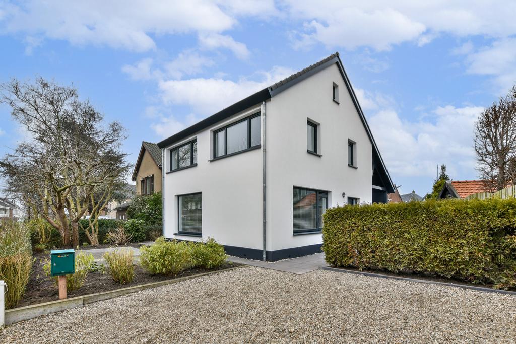 Te huur: Foto Woonhuis aan de Beatrixlaan 2 in Kaag