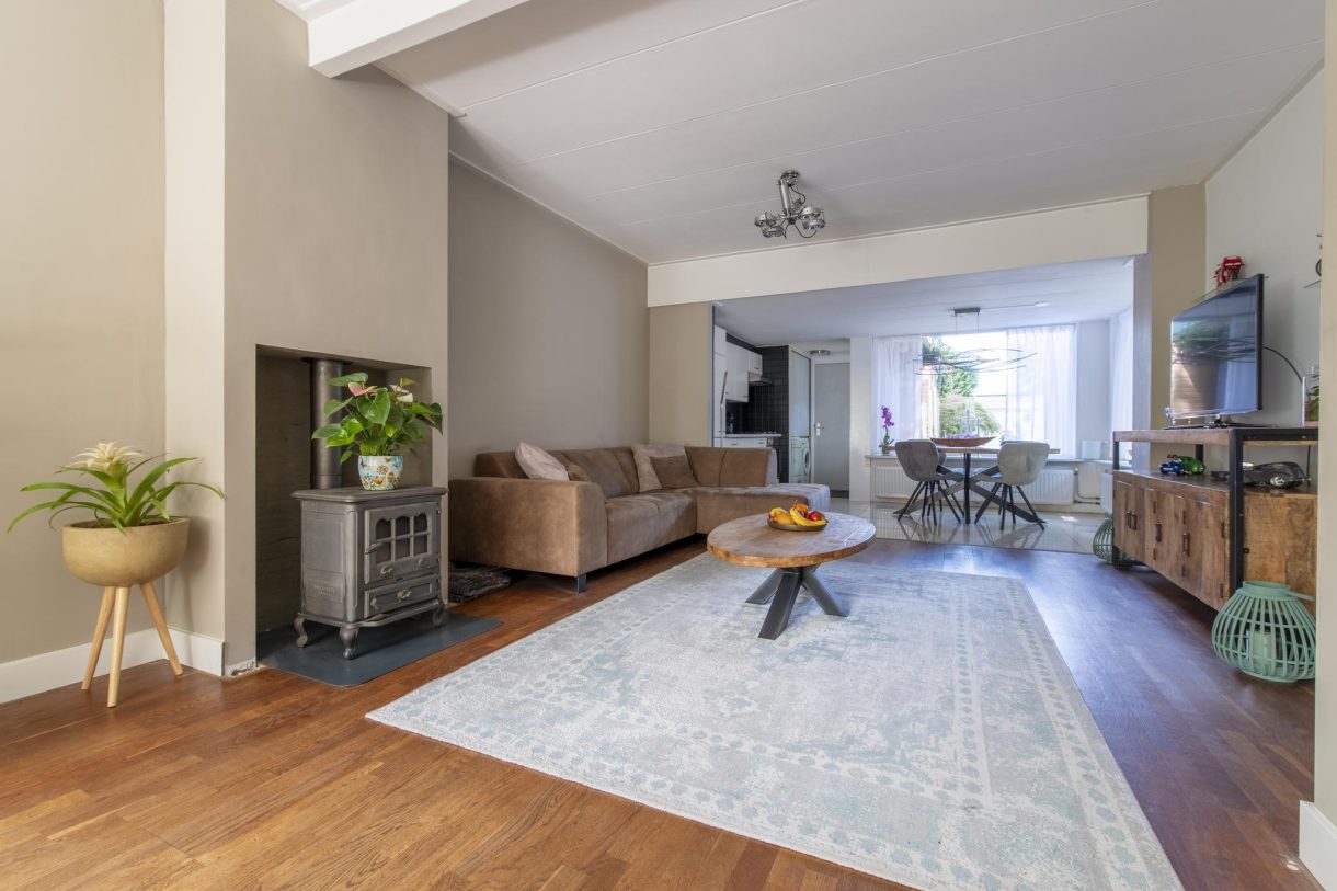 Te koop: Foto Woonhuis aan de Bilderdijkstraat 14 in Veenendaal