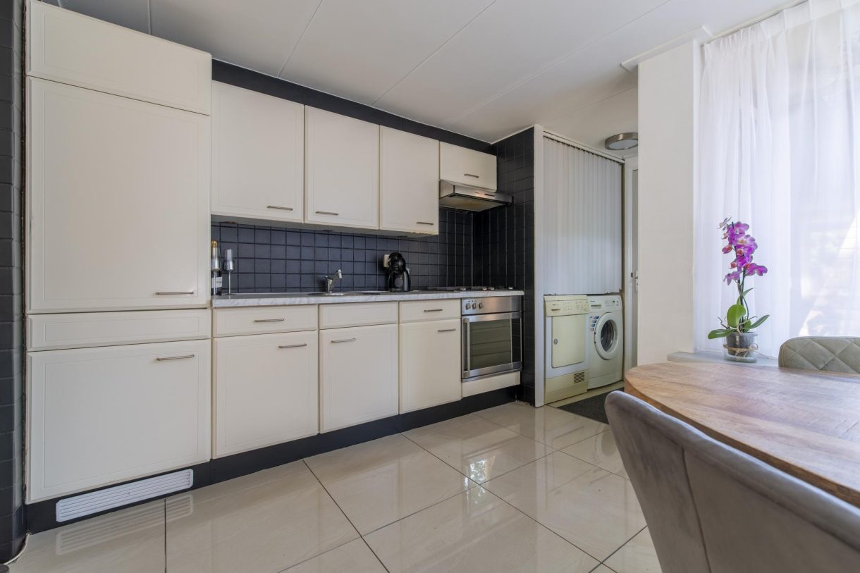 Te koop: Foto Woonhuis aan de Bilderdijkstraat 14 in Veenendaal