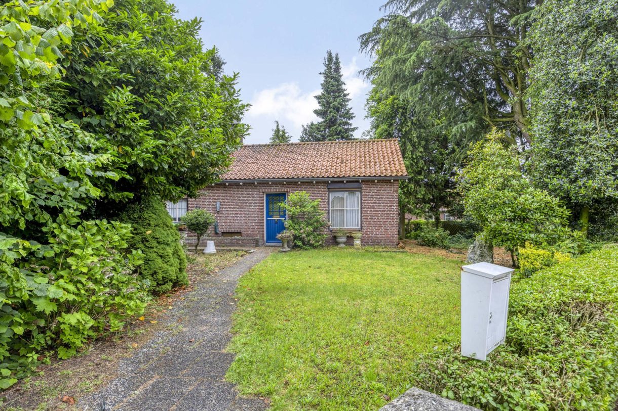 Te koop: Foto Woonhuis aan de Pastoor van Houtstraat 6 in Odiliapeel