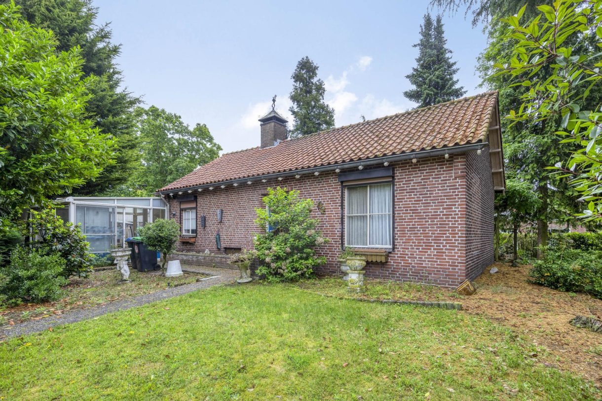 Te koop: Foto Woonhuis aan de Pastoor van Houtstraat 6 in Odiliapeel