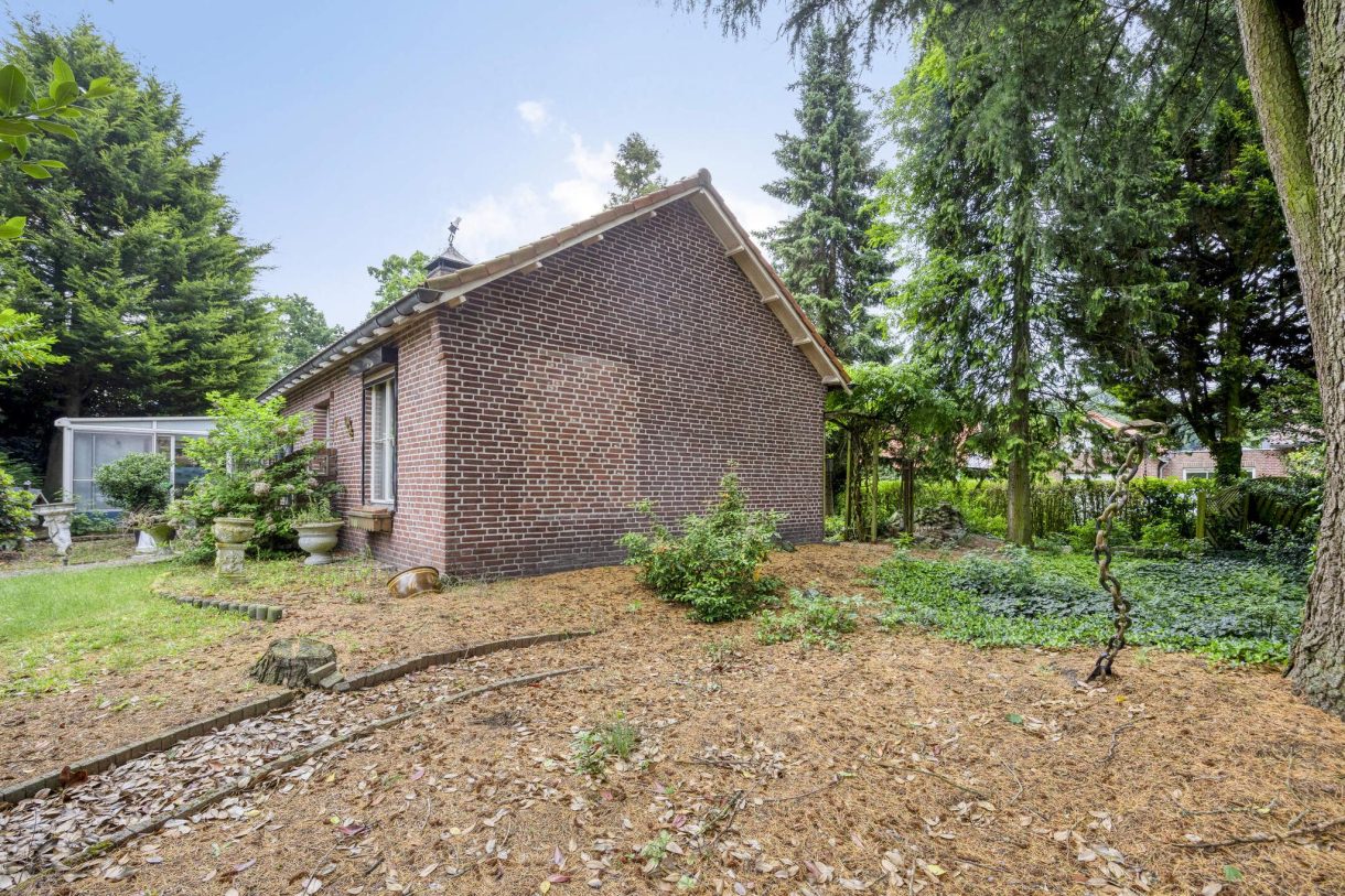 Te koop: Foto Woonhuis aan de Pastoor van Houtstraat 6 in Odiliapeel