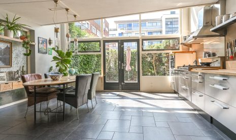 Te koop: Foto Woonhuis aan de Gravinnesteeg 8 in Haarlem