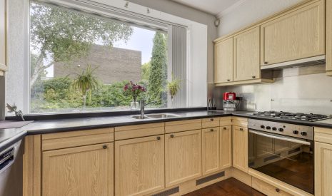 Te koop: Foto Woonhuis aan de Obrechthof 12 in Alphen aan den Rijn
