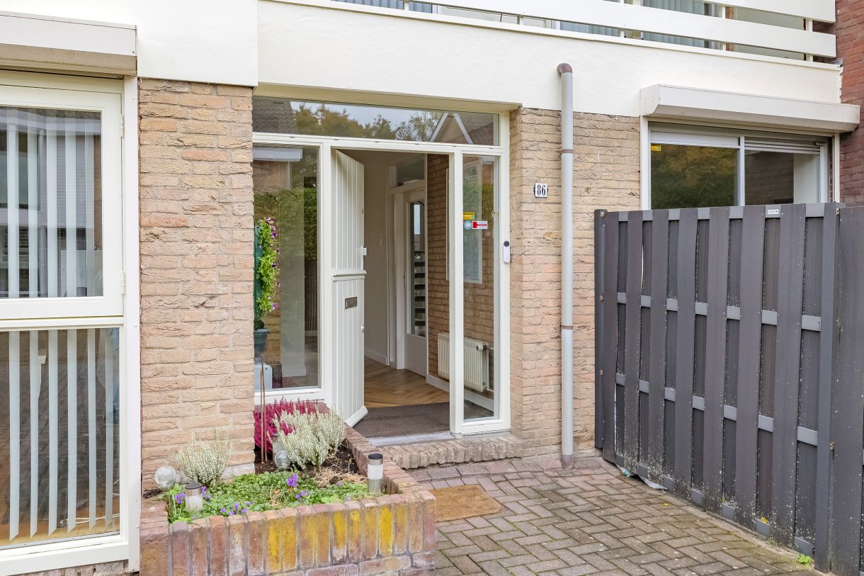 Te koop: Foto Woonhuis aan de Langeweg 86 in Roelofarendsveen