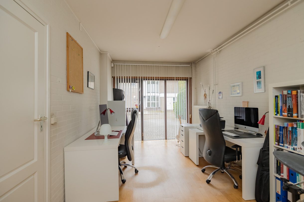 Te koop: Foto Woonhuis aan de Langeweg 86 in Roelofarendsveen