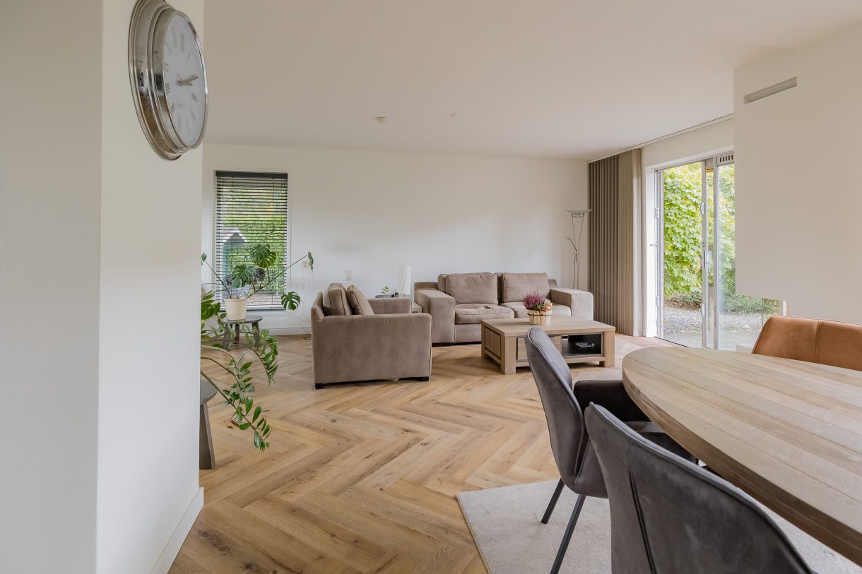 Te koop: Foto Woonhuis aan de Langeweg 86 in Roelofarendsveen