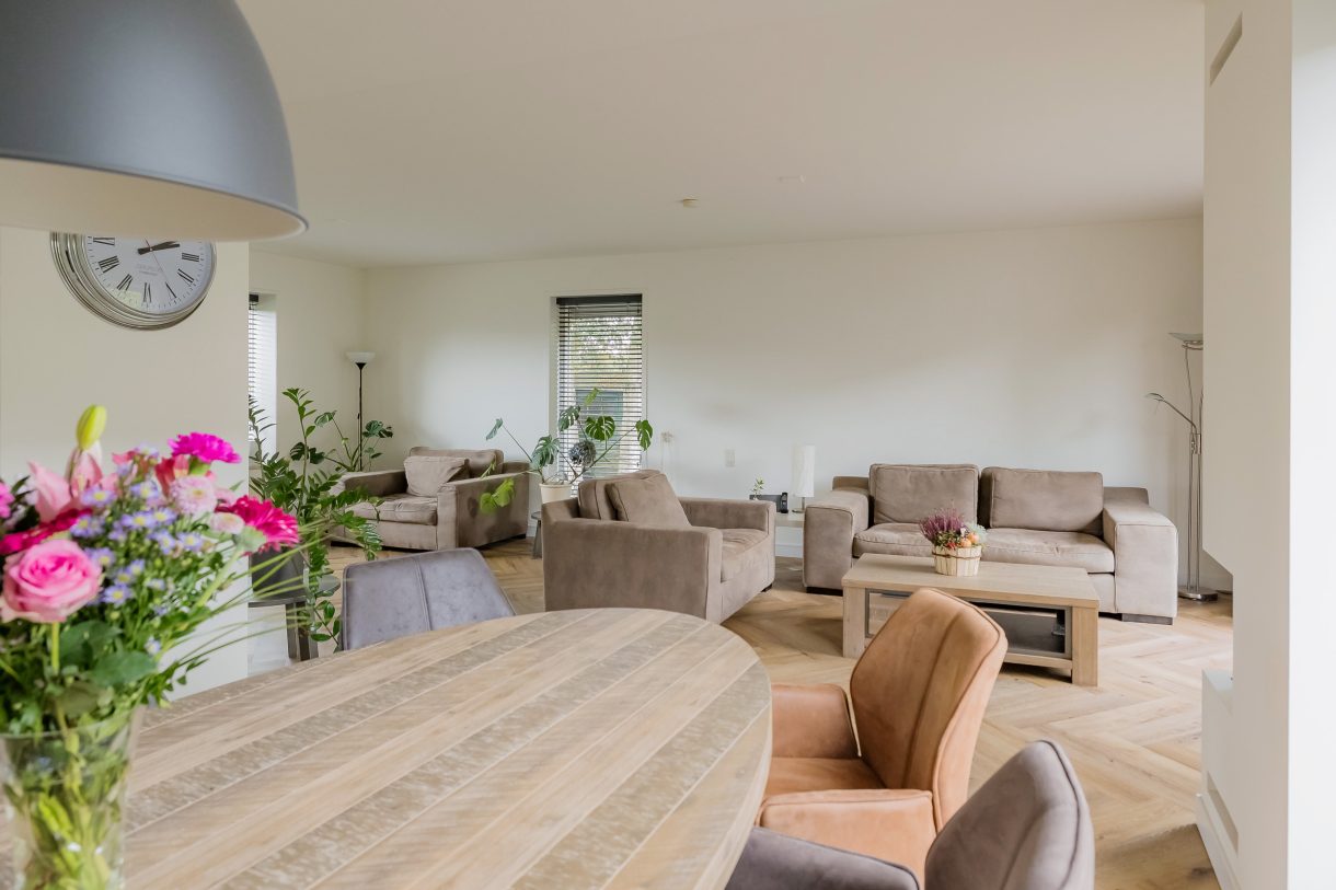 Te koop: Foto Woonhuis aan de Langeweg 86 in Roelofarendsveen