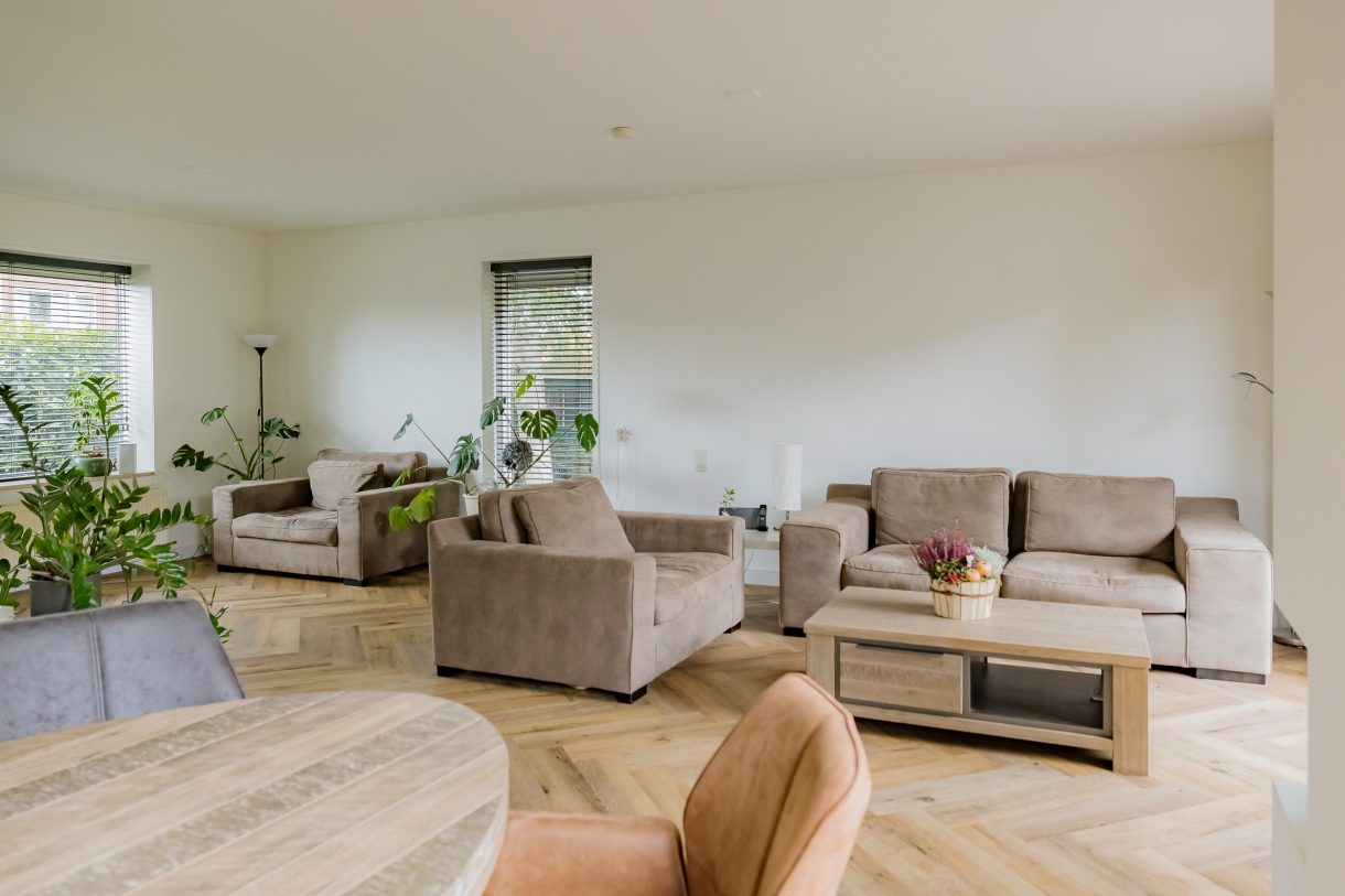 Te koop: Foto Woonhuis aan de Langeweg 86 in Roelofarendsveen