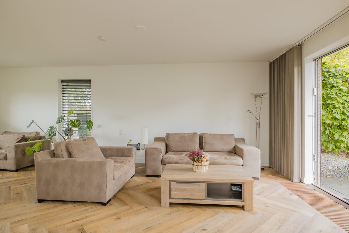 Te koop: Foto Woonhuis aan de Langeweg 86 in Roelofarendsveen