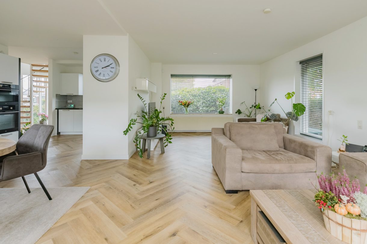 Te koop: Foto Woonhuis aan de Langeweg 86 in Roelofarendsveen