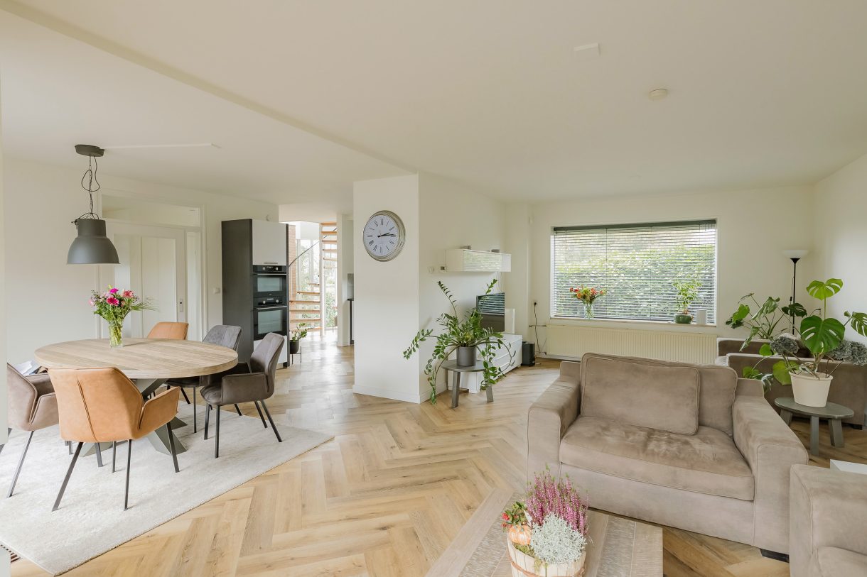 Te koop: Foto Woonhuis aan de Langeweg 86 in Roelofarendsveen