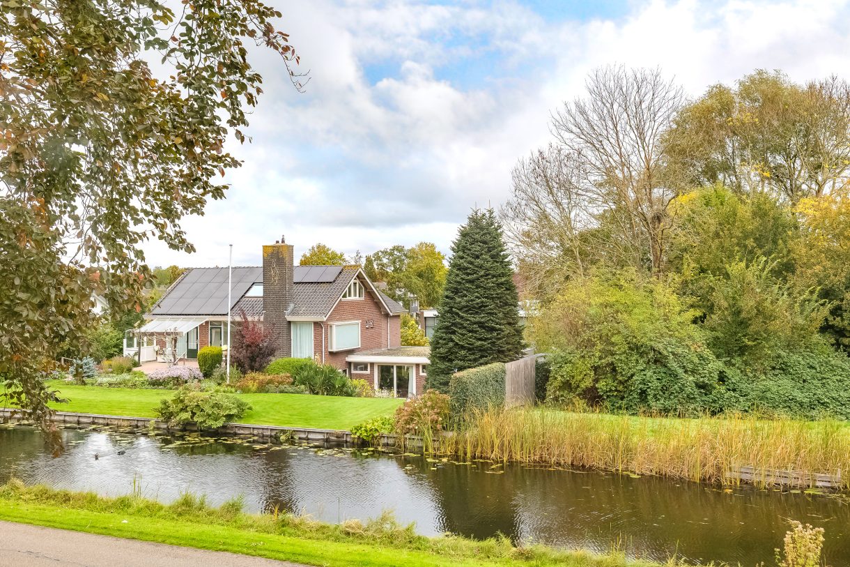 Te koop: Foto Woonhuis aan de Langeweg 86 in Roelofarendsveen