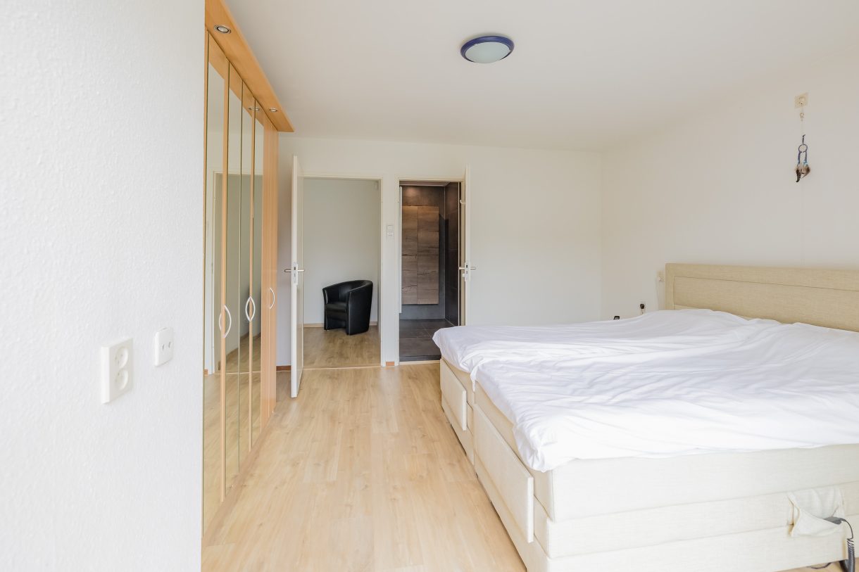 Te koop: Foto Woonhuis aan de Langeweg 86 in Roelofarendsveen