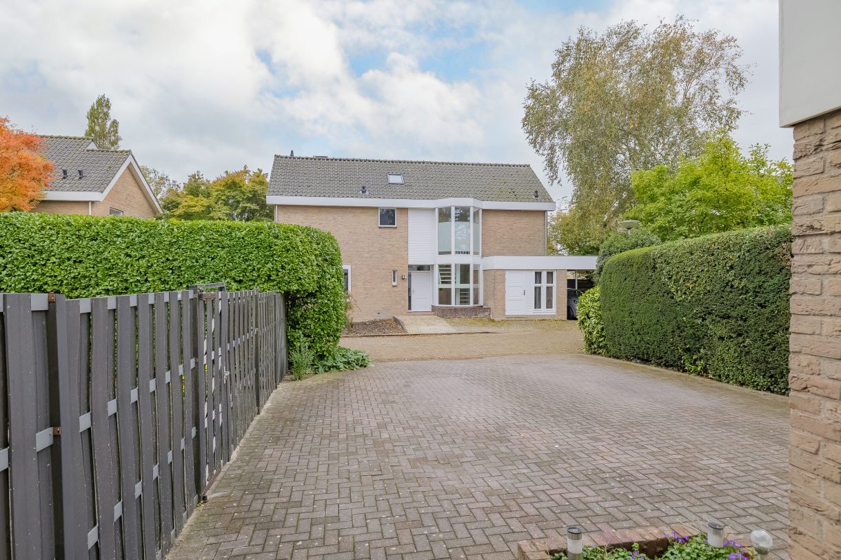 Te koop: Foto Woonhuis aan de Langeweg 86 in Roelofarendsveen