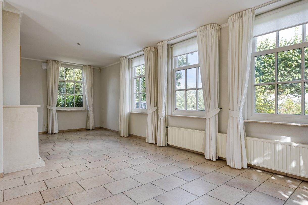 Te koop: Foto Woonhuis aan de Boddens Hosangweg 22 in Woubrugge