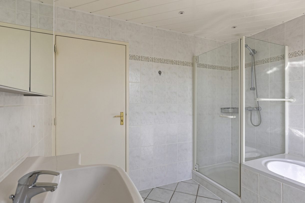 Te koop: Foto Woonhuis aan de Boddens Hosangweg 22 in Woubrugge