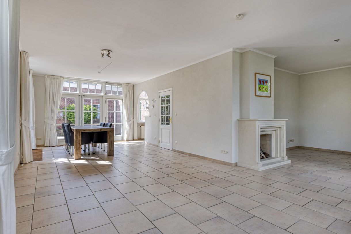 Te koop: Foto Woonhuis aan de Boddens Hosangweg 22 in Woubrugge