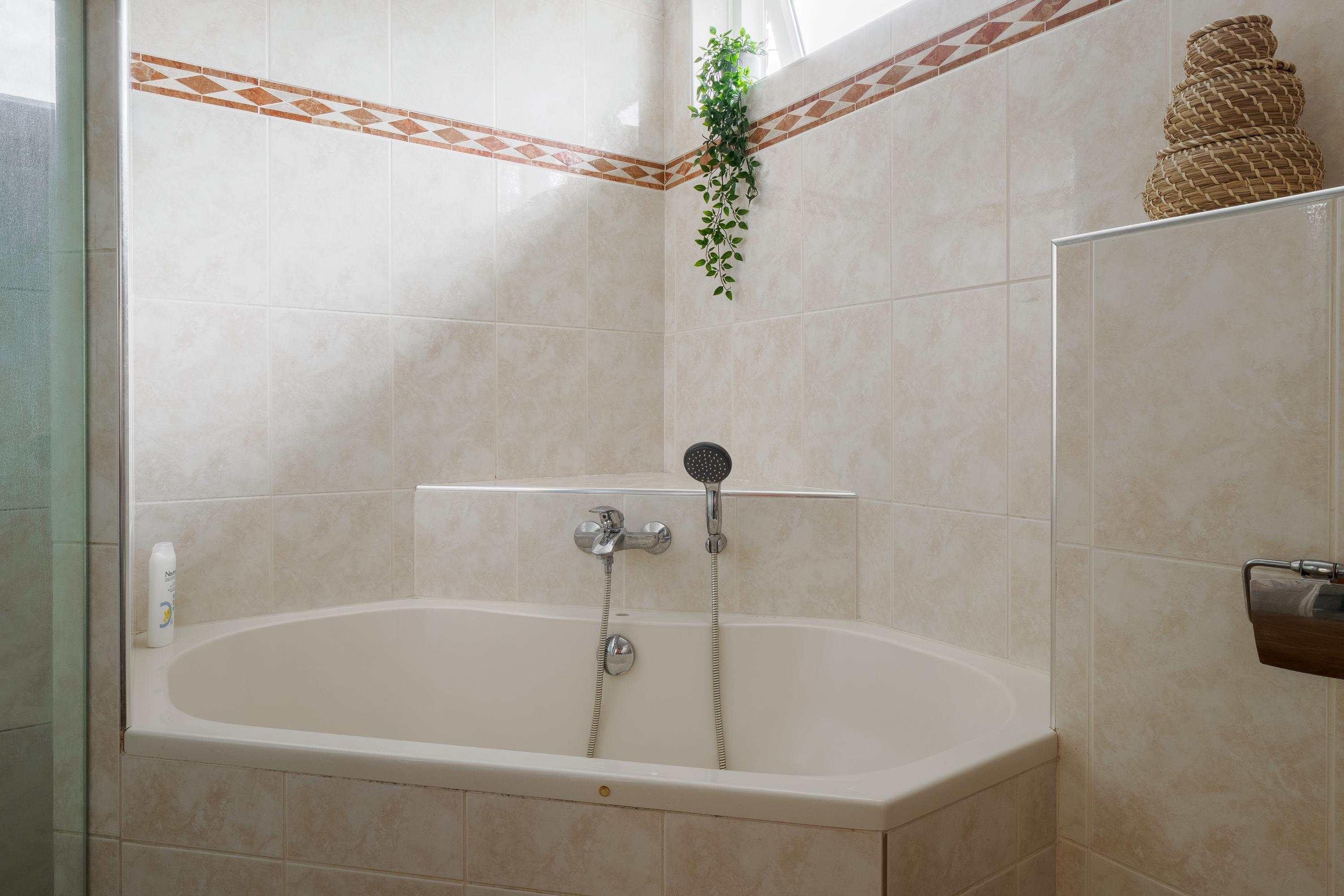 Te koop: Foto Woonhuis aan de Caro van Eyckstraat 15 in Hengelo