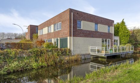 Hoofdfoto van Alphen aan den Rijn Warmoezerij 11