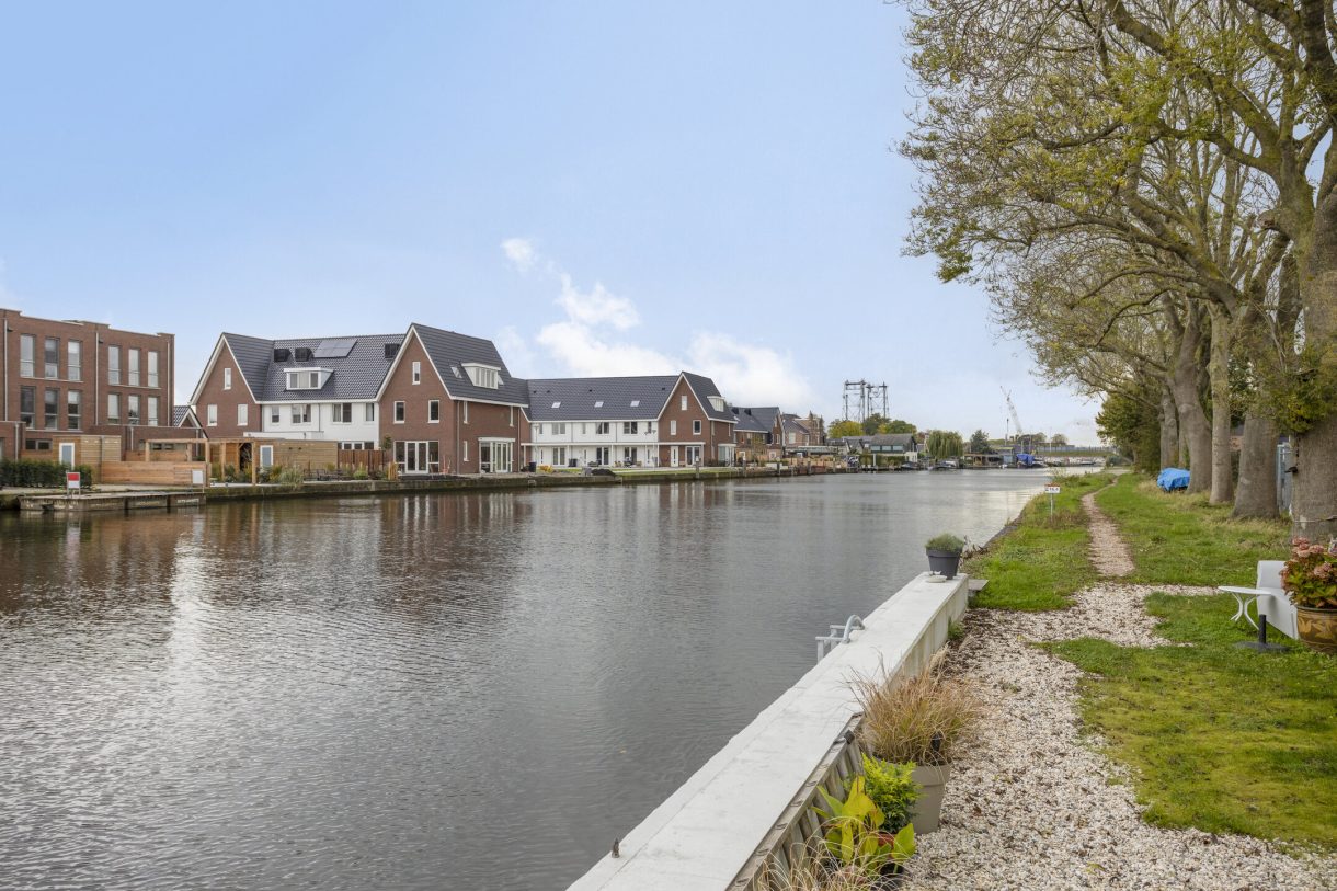 Te koop: Foto Woonhuis aan de Kortsteekterweg 49 in Alphen aan den Rijn