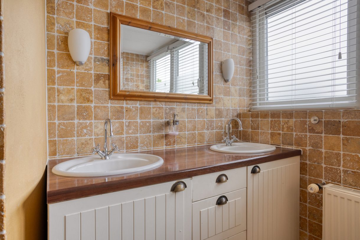 Te koop: Foto Woonhuis aan de Goudsbloemstraat 10 in Munnekezijl