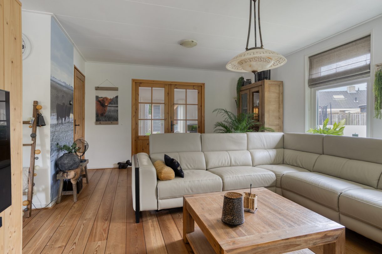 Te koop: Foto Woonhuis aan de Goudsbloemstraat 10 in Munnekezijl