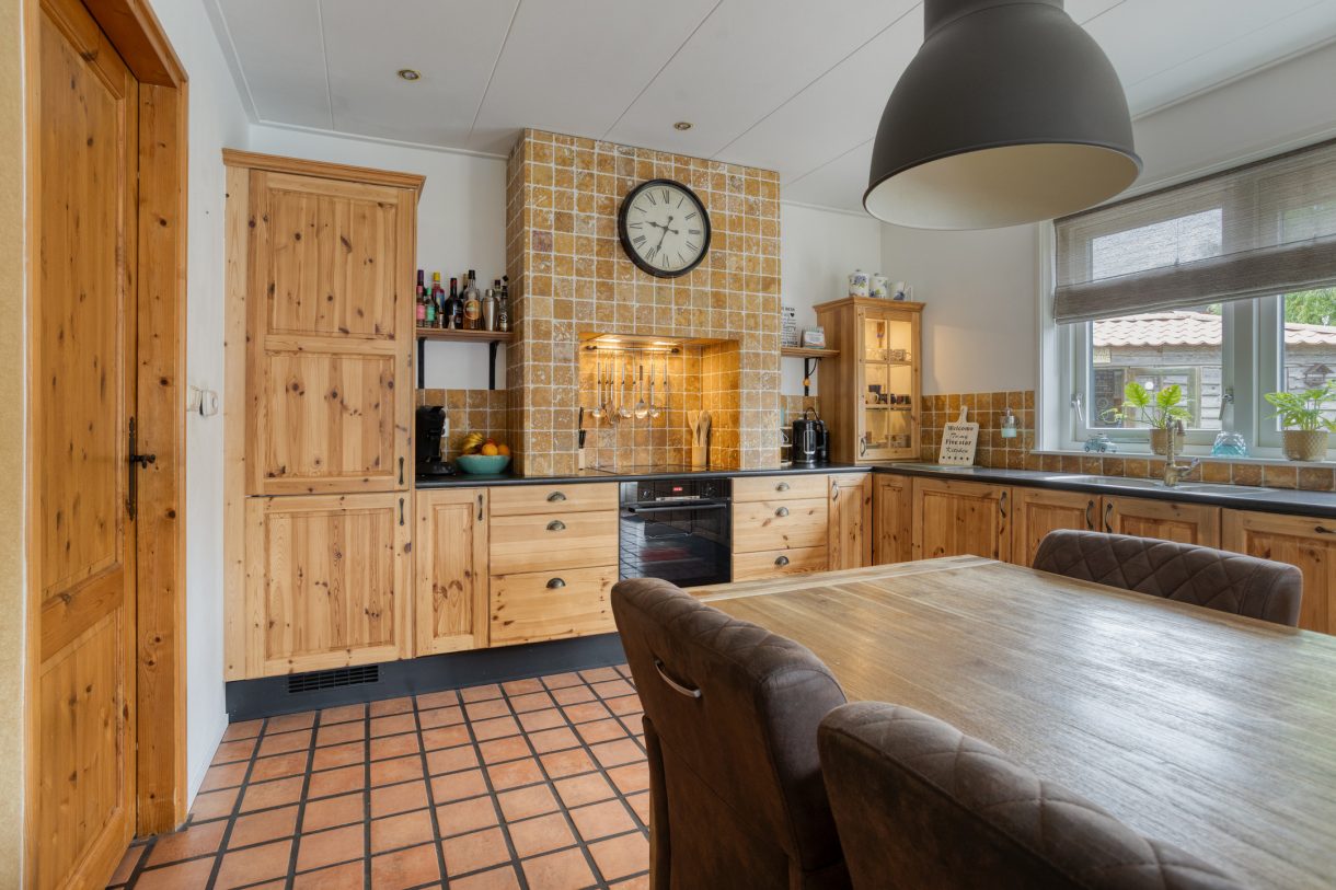 Te koop: Foto Woonhuis aan de Goudsbloemstraat 10 in Munnekezijl