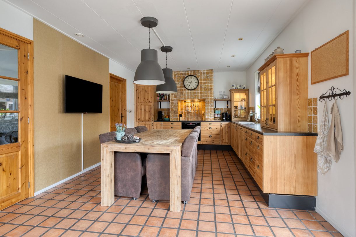 Te koop: Foto Woonhuis aan de Goudsbloemstraat 10 in Munnekezijl