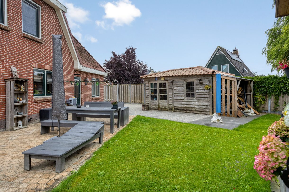 Te koop: Foto Woonhuis aan de Goudsbloemstraat 10 in Munnekezijl