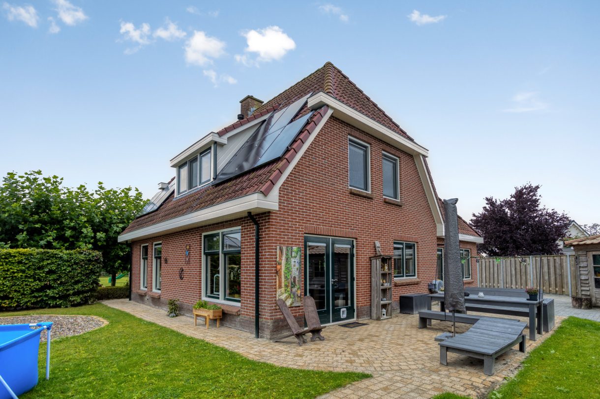 Te koop: Foto Woonhuis aan de Goudsbloemstraat 10 in Munnekezijl