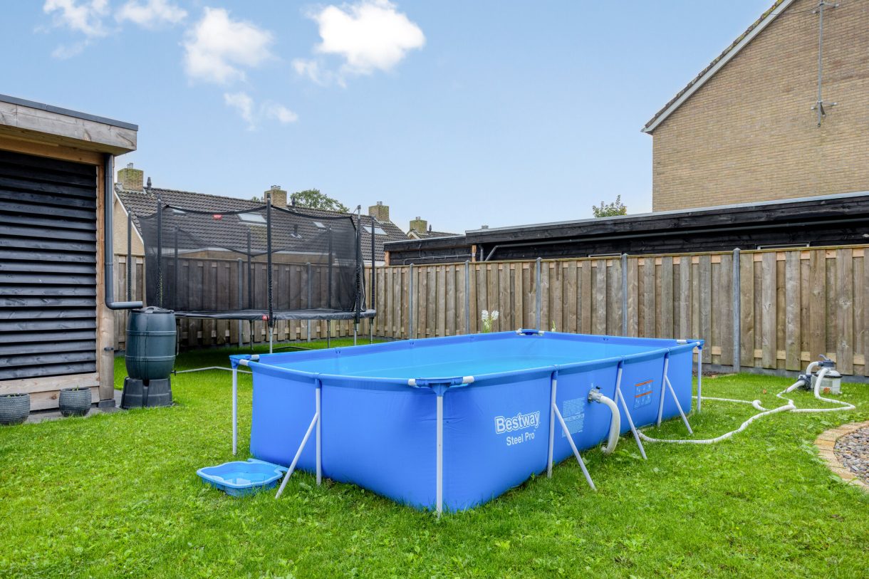 Te koop: Foto Woonhuis aan de Goudsbloemstraat 10 in Munnekezijl