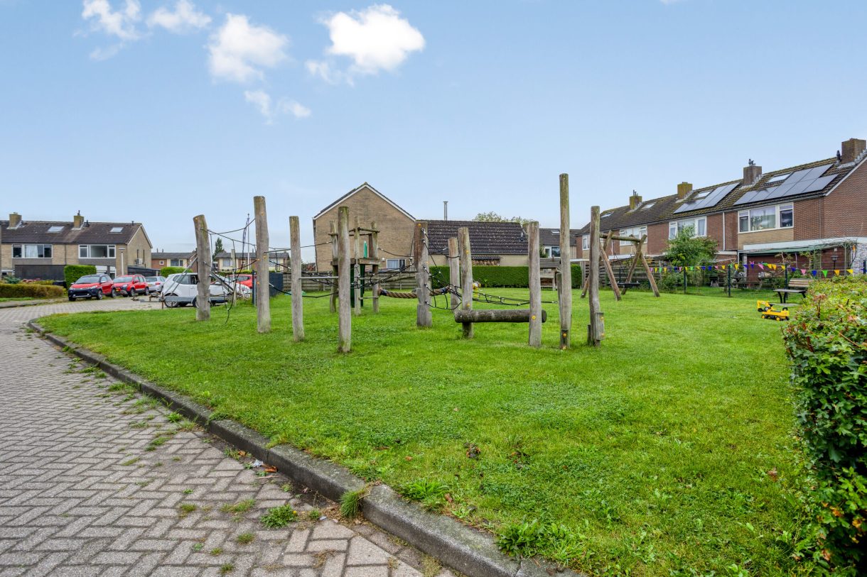 Te koop: Foto Woonhuis aan de Goudsbloemstraat 10 in Munnekezijl