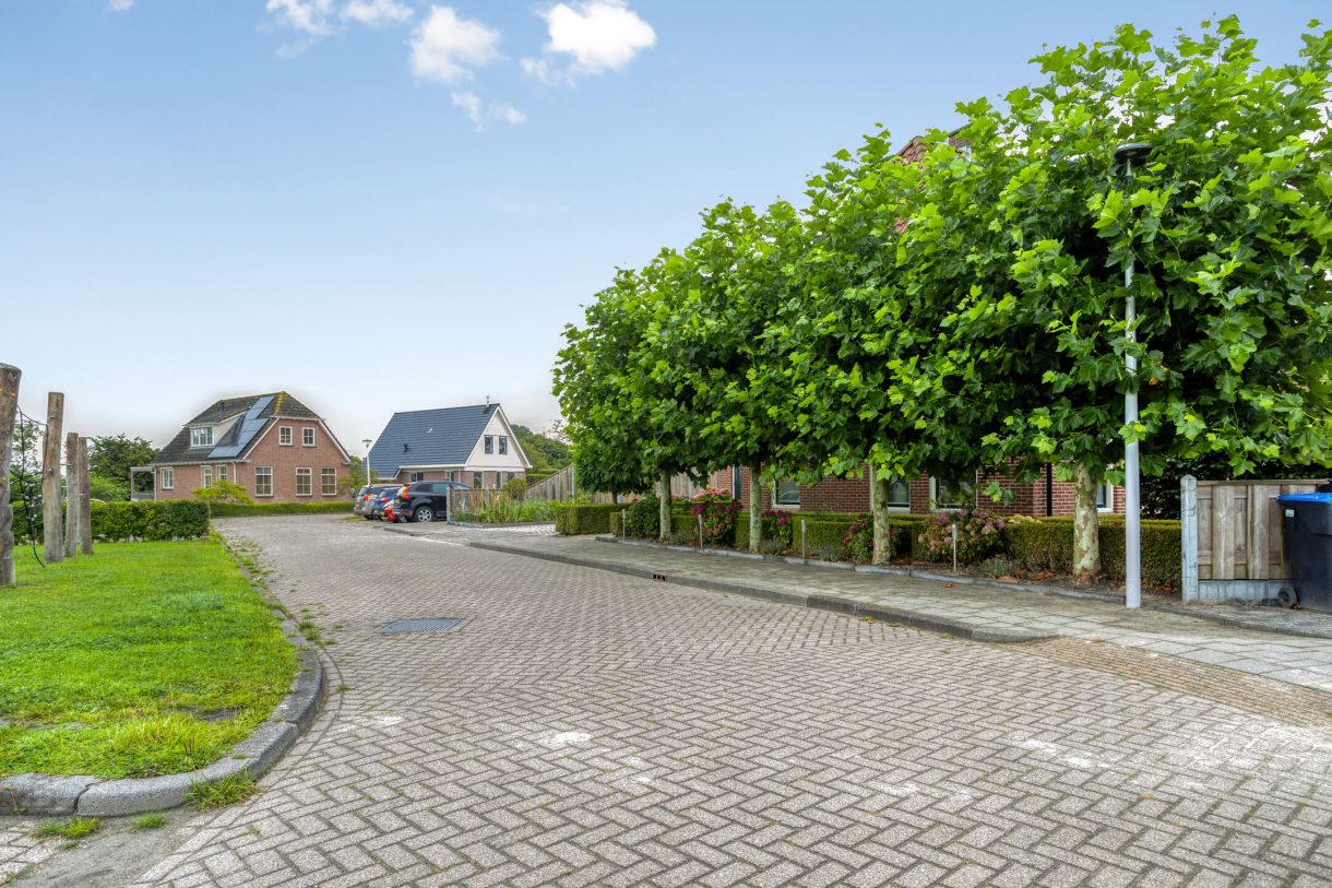 Te koop: Foto Woonhuis aan de Goudsbloemstraat 10 in Munnekezijl
