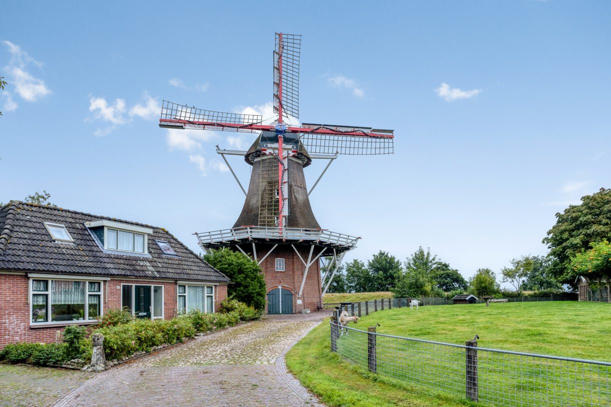 Te koop: Foto Woonhuis aan de Goudsbloemstraat 10 in Munnekezijl