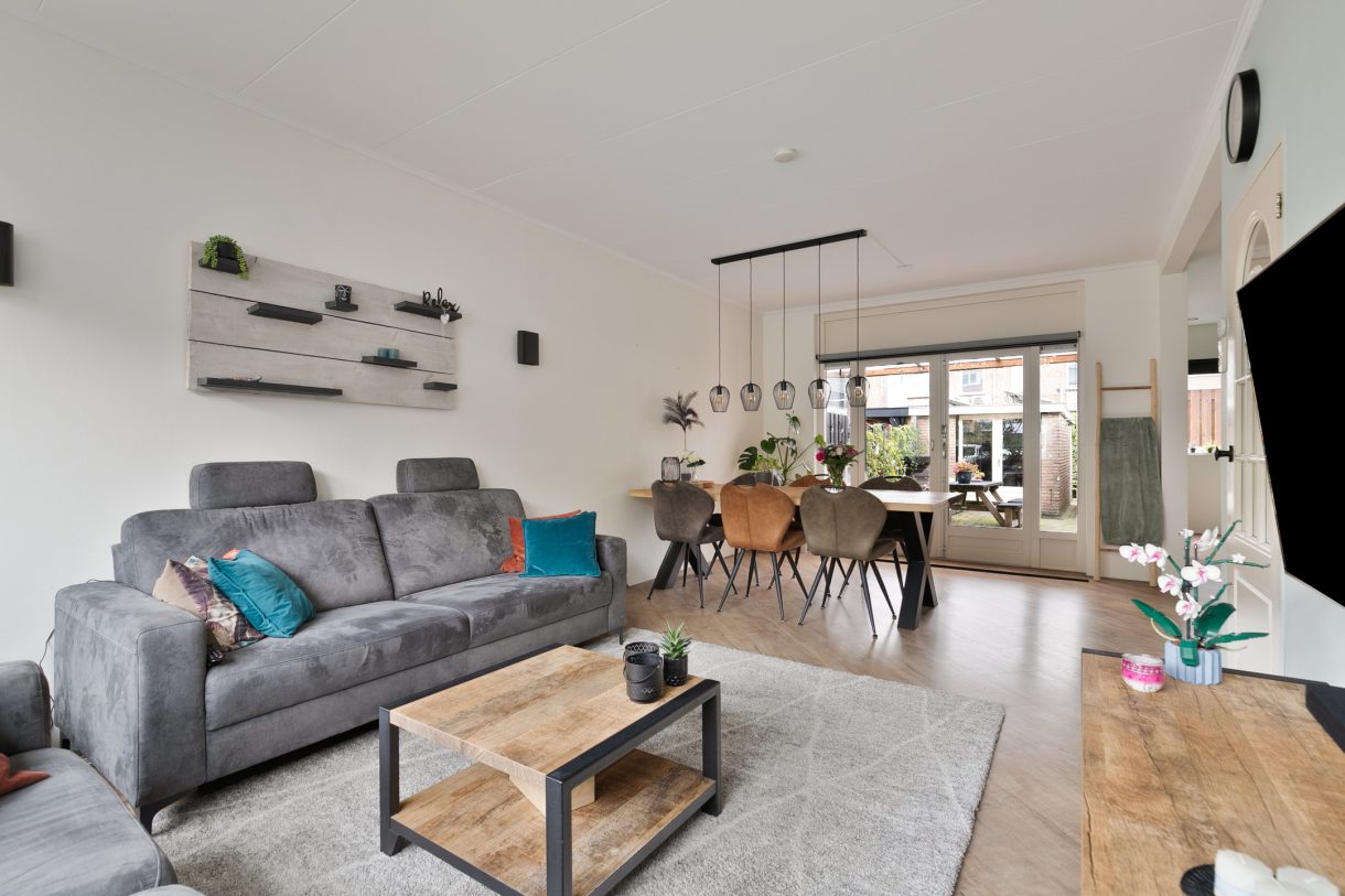 Te koop: Foto Woonhuis aan de Cederstraat 8 in Alphen aan den Rijn