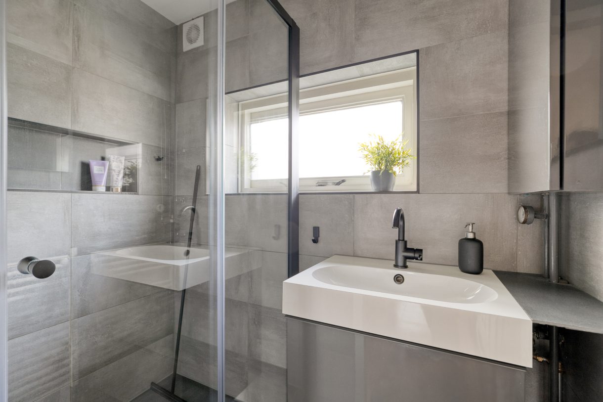 Te koop: Foto Woonhuis aan de Cederstraat 8 in Alphen aan den Rijn