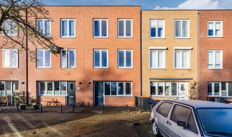 Hoofdfoto van Hoogeveen Keizersmantel 60