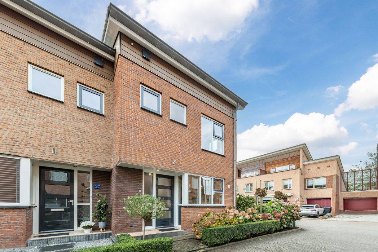 Te koop: Foto Woonhuis aan de Jenneke E. Bijlhof 15 in Waarder