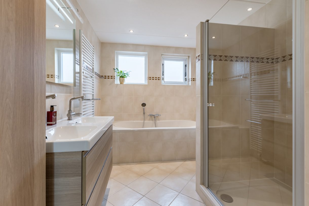 Te koop: Foto Woonhuis aan de Jenneke E. Bijlhof 15 in Waarder