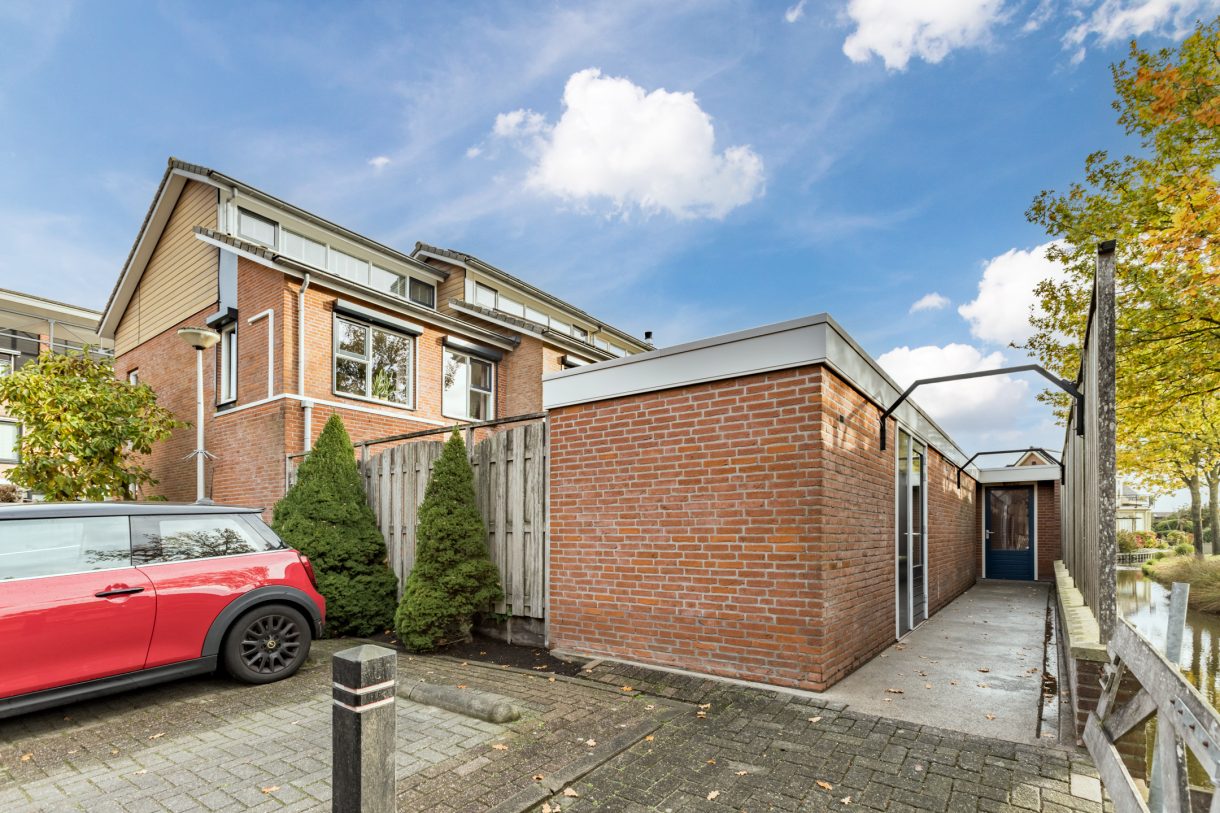 Te koop: Foto Woonhuis aan de Jenneke E. Bijlhof 15 in Waarder