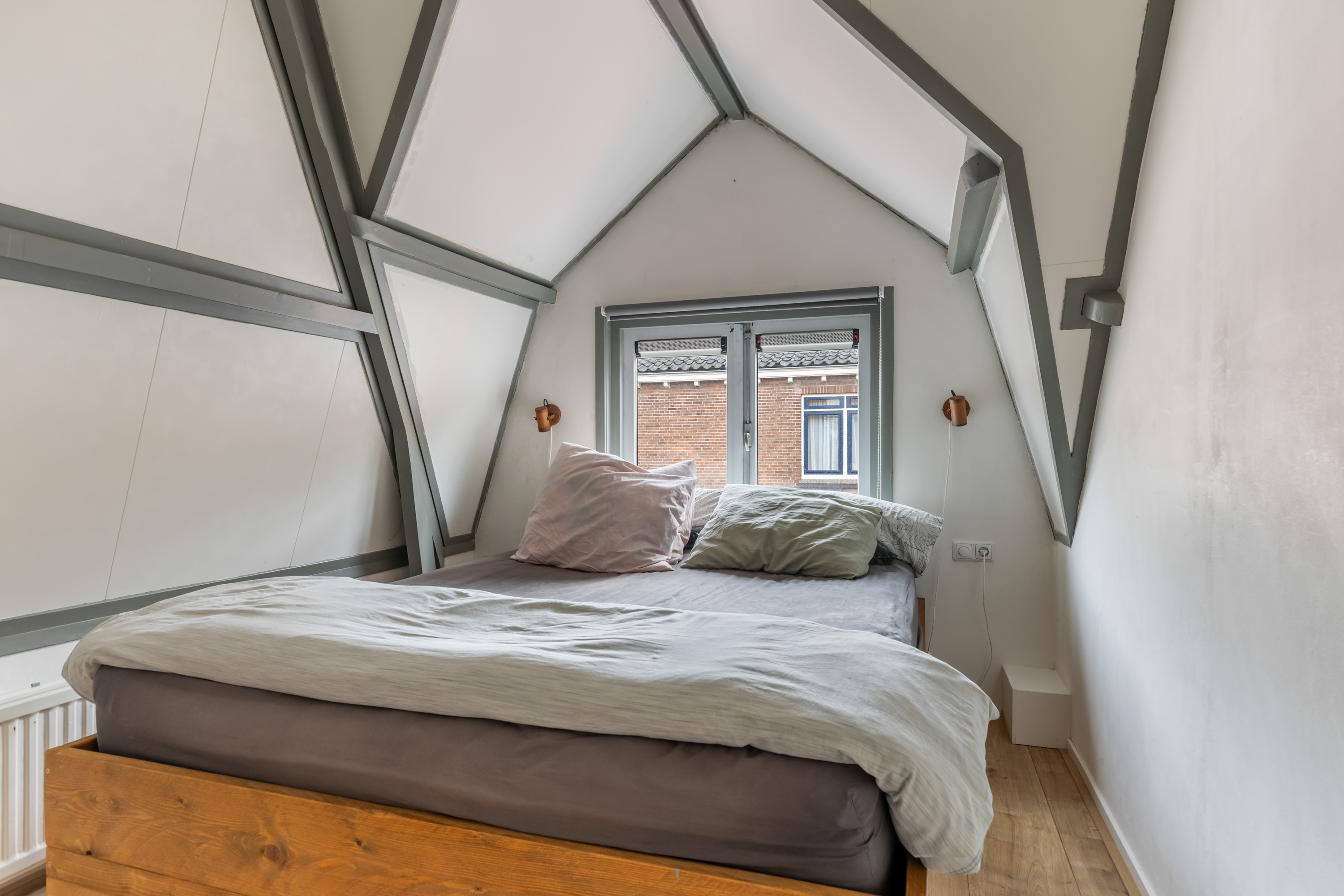 Te koop: Foto Woonhuis aan de Van Loonstraat 10 in Woerden