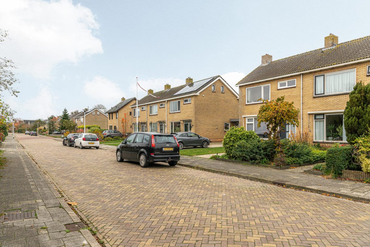 Te koop: Foto Woonhuis aan de Ljurkstrjitte 4 in Stiens