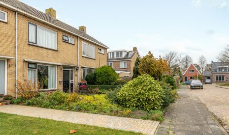 Te koop: Foto Woonhuis aan de Ljurkstrjitte 4 in Stiens