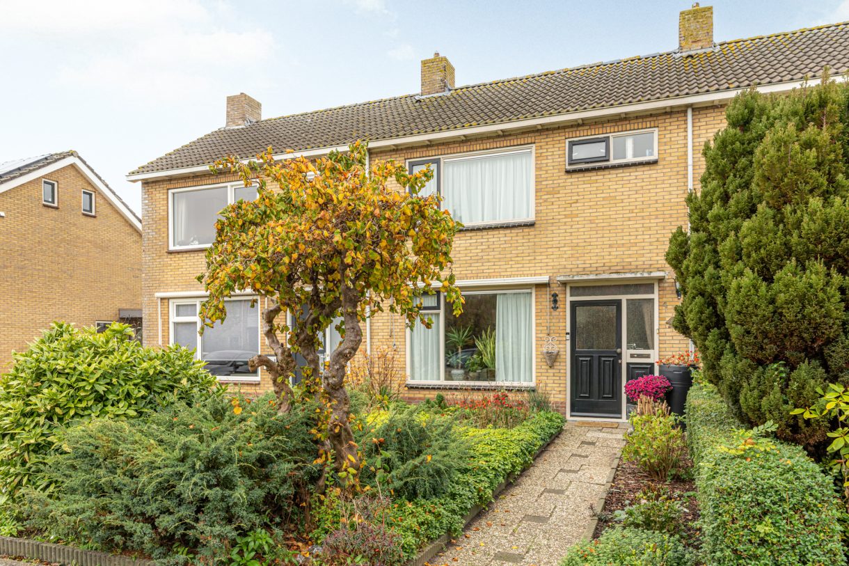 Te koop: Foto Woonhuis aan de Ljurkstrjitte 4 in Stiens