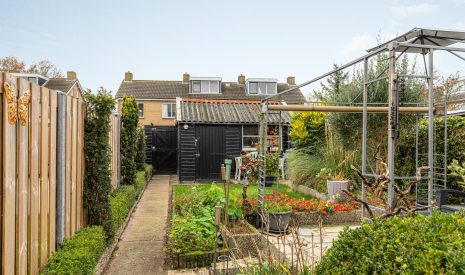 Te koop: Foto Woonhuis aan de Ljurkstrjitte 4 in Stiens